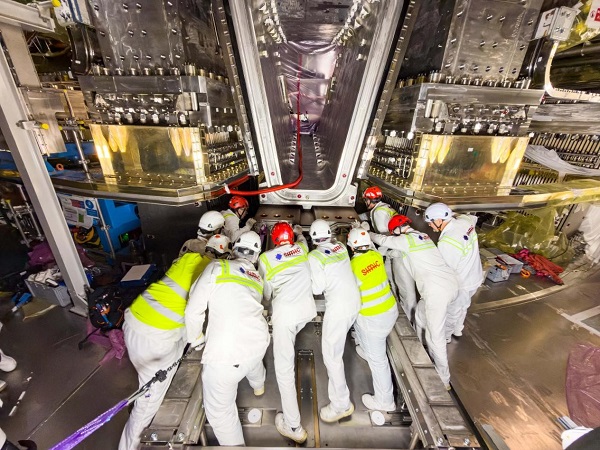 ITER项目定制化工具精准完成真空室 重力支撑装置安装