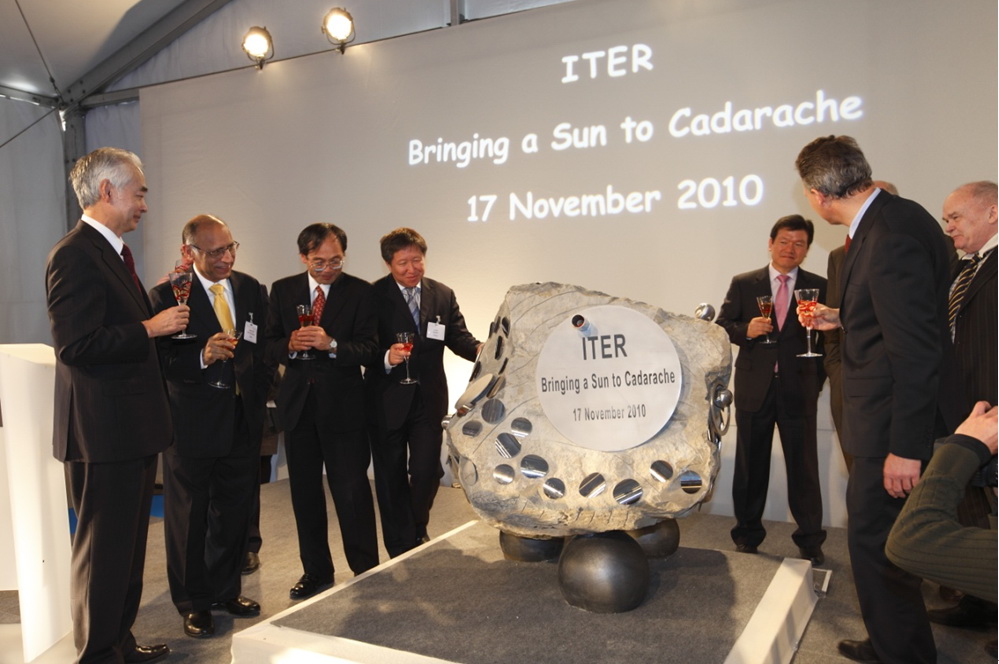 ITER组织总部奠基石揭幕仪式在法国举行