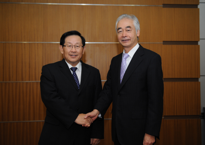 万钢部长会见ITER组织总干事本岛修一行